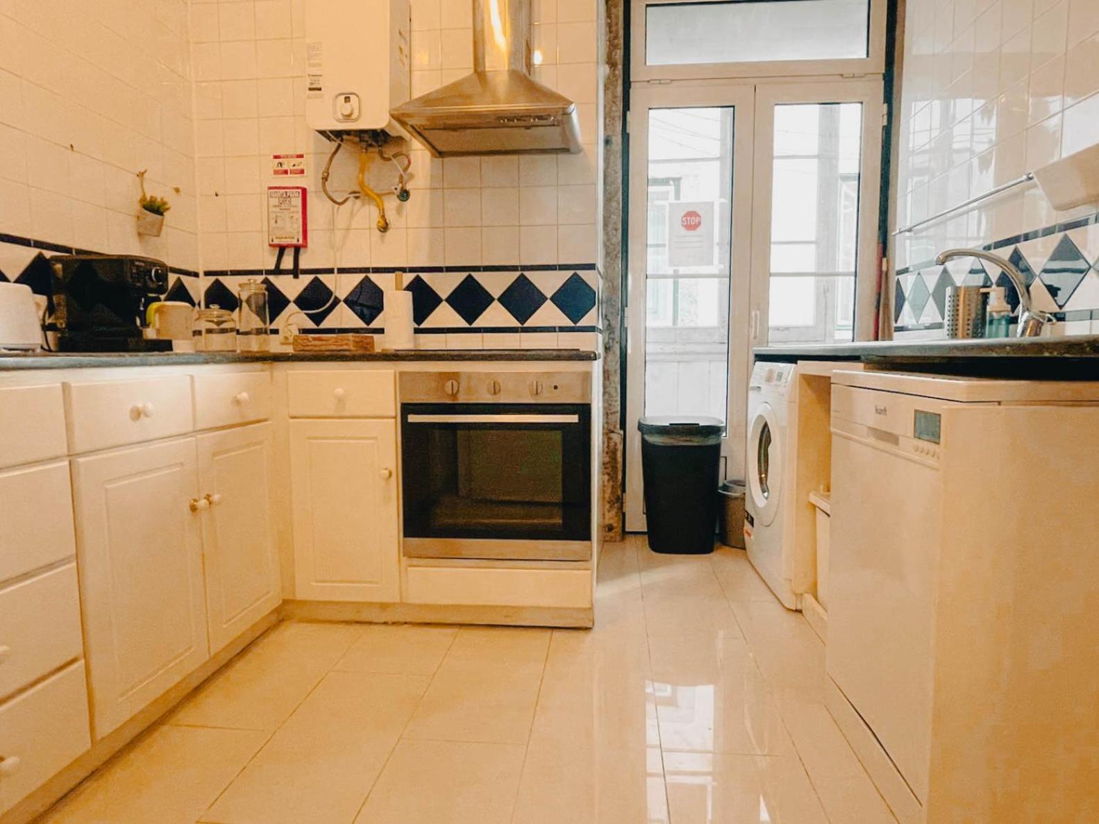 Baixa Pombalina - 4 Bedroom Apartment Lisboa Eksteriør billede